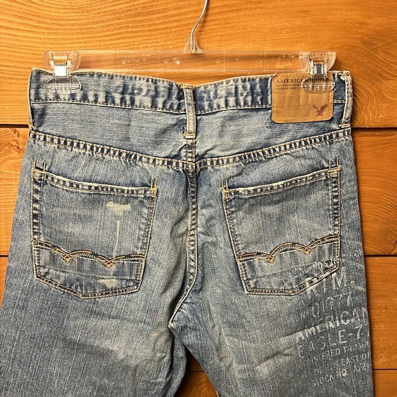American Eagle Jeans Mens 29/30 Bootcut Blue Distressed Medium Wash Logo Patch - Picture 8 of 12